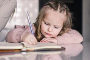 Zaburzenia czytania i pisania u dziecka - wczesne sygnały dysleksji